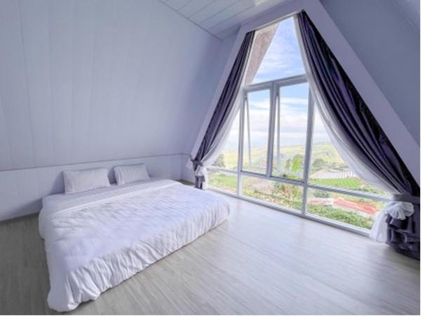 A la foto es mostra l'objecte Harmadha Glamping situat a la ciutat de Sarangan.