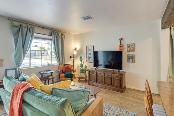 A la foto es mostra l'objecte Centrally Located Tucson Home w/ Fenced-In Yard! situat a la ciutat de Tucson.