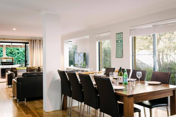 Fotografie 8: Rainbird - Classic Dunsborough Style near Wineries