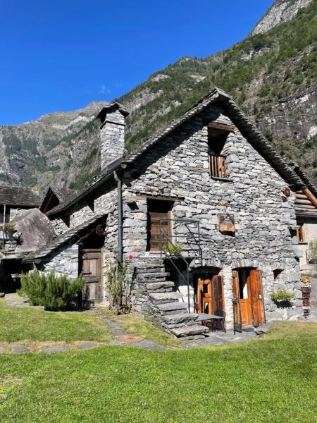På bildet vises objektet Casa Meridiana - Sonlerto - Val Bavona som ligger i byen Al Piano.