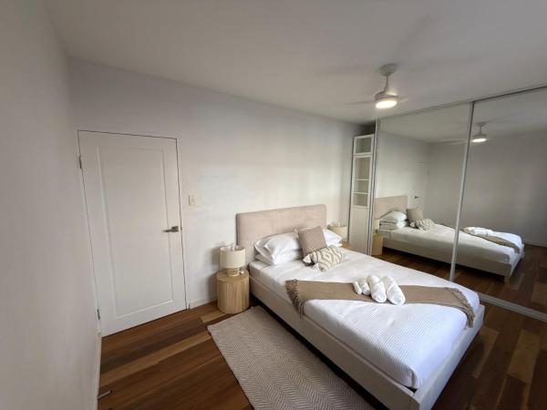 Foto 4: Randwick Shared Apt with Study Desk & Parking