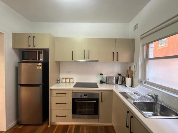Foto 5: Randwick Shared Apt with Study Desk & Parking