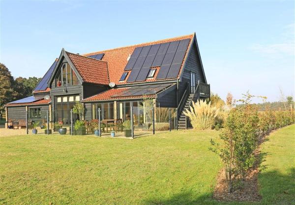 A la foto es mostra l'objecte Marshland Estate Barn situat a la ciutat de Sudbourne.