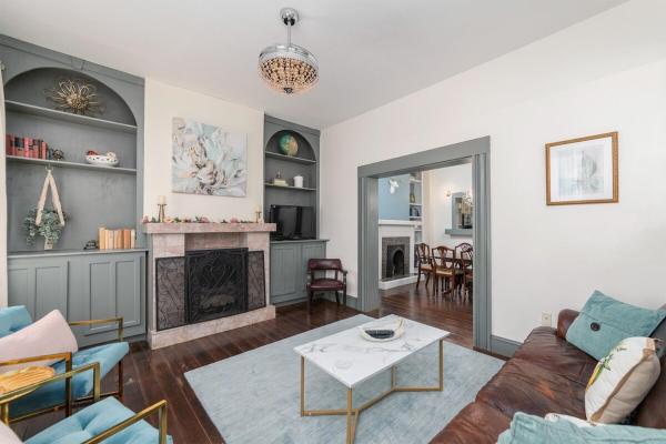 Historic 1800's Townhome In Heart Of Savannah With Parking - Savannah, GA