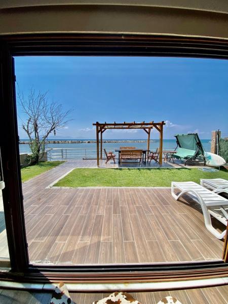 På billedet ses objektet Ayvalik Seafront Villa beliggende i byen Ayvalık.