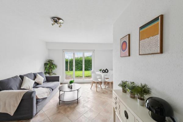 Na zdjęciu widoczny jest obiekt EXQUIS Design 2-Room Apartment Zurich ROSET I Garden I Lake View położony w mieście Wollerau.