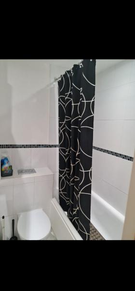 Na fotografii je vidět objekt Bloom Suites nacházející se ve městě Northfleet.
