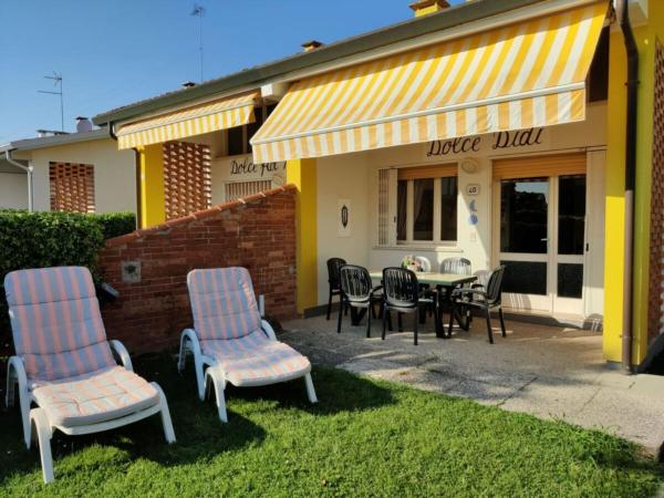 На фото показан объект Bright villa in Caorle with private garden, расположенный в городе Каорле.