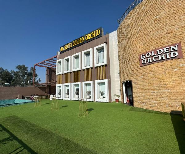 Na foto é possível ver o objeto Golden Orchid localizado na cidade de Ambāla.