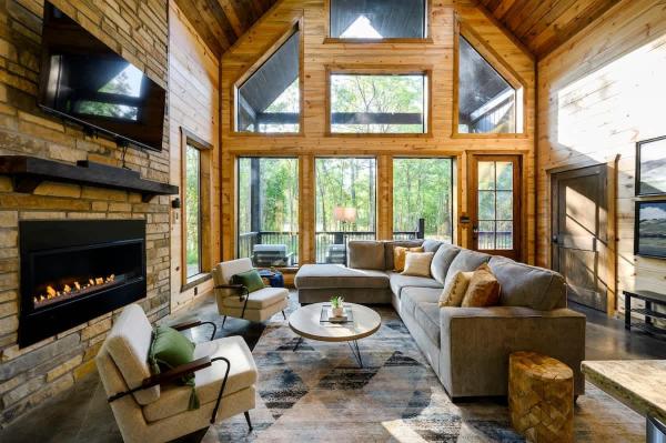 Na foto é possível ver o objeto Bright Modern Luxury - Broken Bow Dream Retreat localizado na cidade de Broken Bow.