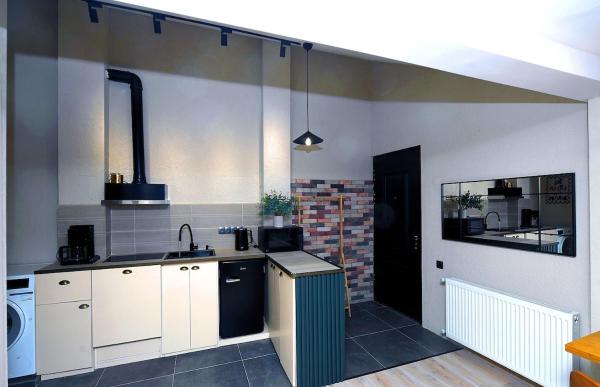 Zdjęcie 6: Warm & Stylish 2-Room Studio Attic in Old Tbilisi Apart 7