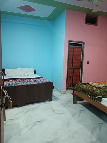 Auf dem Foto ist das Objekt Chandrika Palace Agnikund Near Ayodhya Dham junction UTTAR PRADESH in der Stadt Ayodhya zu sehen.