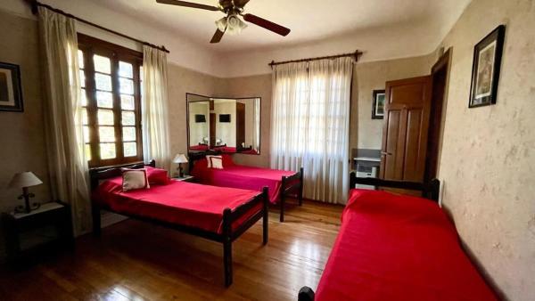 Na zdjęciu widoczny jest obiekt Elegante Casona en Tigre położony w mieście Estación Delta.