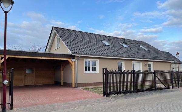 A la foto es mostra l'objecte Ferienhaus In Linum Mit Garten, Terrasse Und Grill situat a la ciutat de Karwesee.