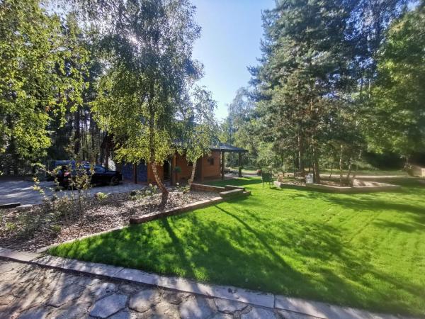På bildet vises objektet Domek Bosko Błogo na Roztoczu som ligger i byen Górniki.