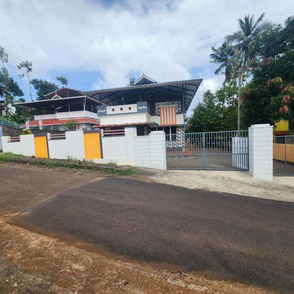 A la foto es mostra l'objecte Kesavam situat a la ciutat de Vettūr.
