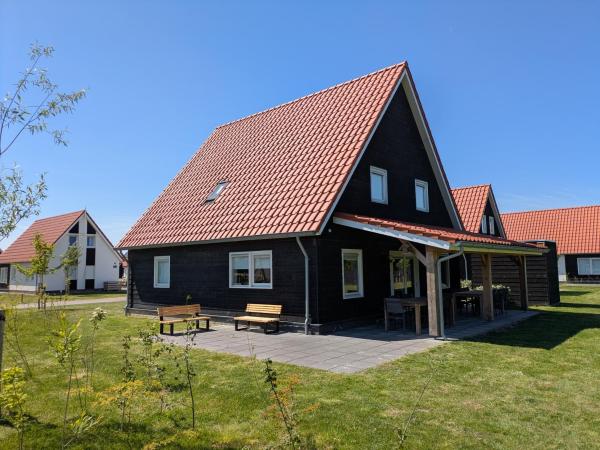A la foto es mostra l'objecte Moderne luxe vakantiewoning met sauna en kookeiland situat a la ciutat de Westkerke.