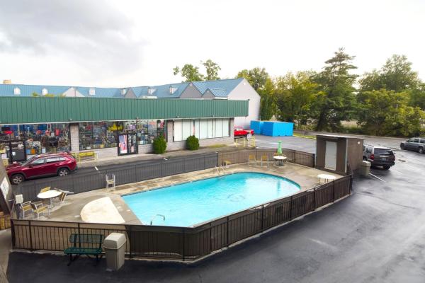 A la foto es mostra l'objecte Tennessee Mountain Lodge Riverside by OYO situat a la ciutat de Pigeon Forge.