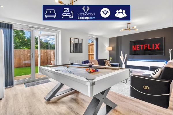 4BDR House By Vista Stays Short Lets & Serviced Accommodation Birmingham With Pool Table, PS4 & Free Parking, Birmingham
