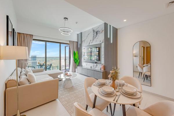 Na zdjęciu widoczny jest obiekt Highest floor - 5 mins walk to Dubai Mall and Burj Khalifa położony w mieście Dubaj.