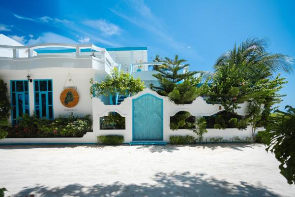 照片显示了位于Fulidhoo市的Rushkokaa Beach Villa物件。