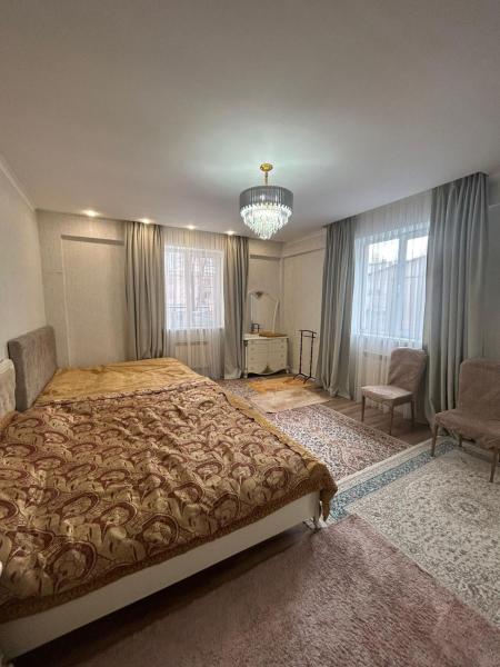 På bildet vises objektet House Halal Hotel som ligger i byen Tastybulak.