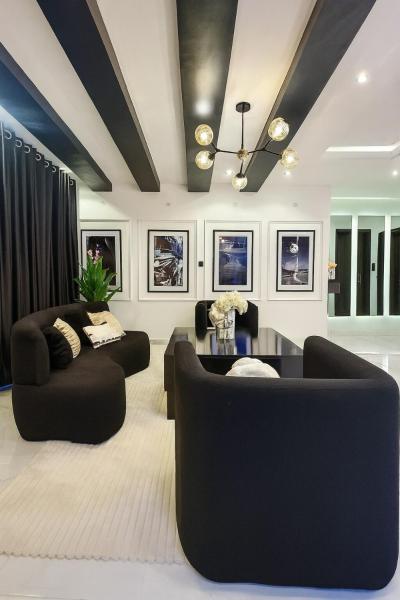 A la foto es mostra l'objecte Noir & Blanc Suite situat a la ciutat de Mama.