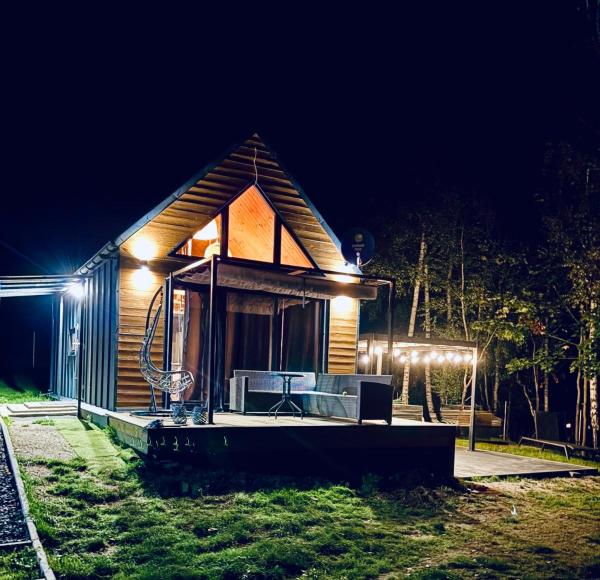 Na foto é possível ver o objeto Zaciszna Idylla Domek nad Jeziorem Złotnickim Karłowice localizado na cidade de Karłowice.