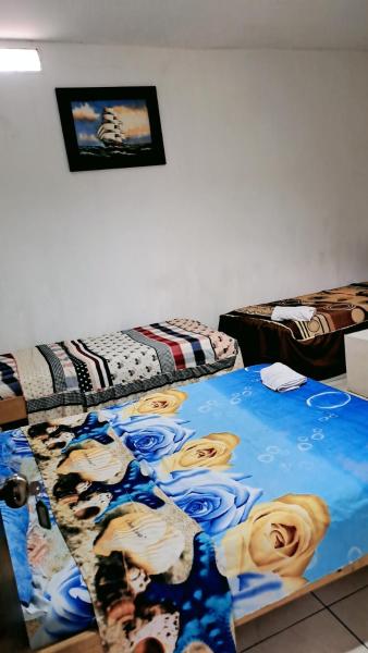 The photo shows the Hostal Delfin located in the city of Manta.