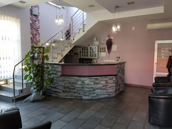 A la foto es mostra l'objecte Hostel Kristal situat a la ciutat de Privlaka.