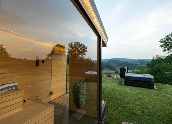 På bildet vises objektet Wellnessen im Naturparadies nahe der südsteirischen Weinstraße - mit privater Panoramasauna & Whirlpool som ligger i byen Gamlitz.