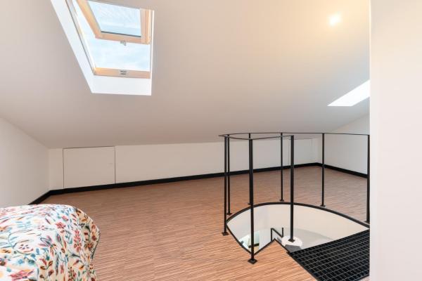 Фотография 7: Duplex Studio in Art District by HostWise