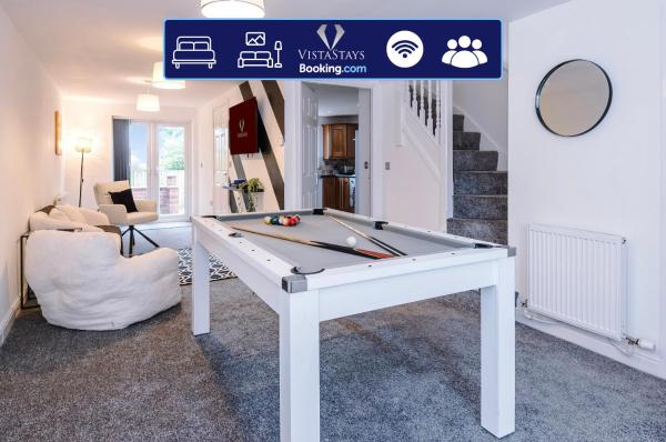 Large 5BDR House By Vista Stays Short Lets & Serviced Accommodation Salford With Pool Table, PS4 & Private Parking, Manchester
