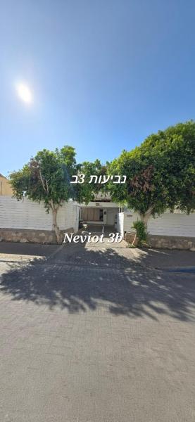 På billedet ses objektet Neviot beliggende i byen Eilat.