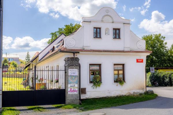 På bilden syns objektet Ubytování Hrusice som ligger i staden Mnichovice.
