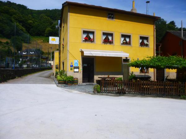 Na fotografii je vidět objekt Hotel Rural La Pista nacházející se ve městě Posada de Rengos.