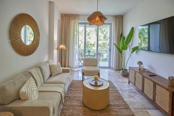 Na fotografii je vidět objekt Modern Escape with Pool & Beach nacházející se ve městě Cantabria.
