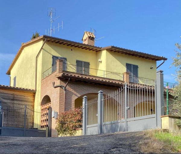 A la foto es mostra l'objecte Casa sulla collina situat a la ciutat de Corciano.