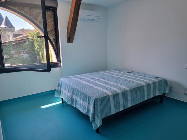 A la foto es mostra l'objecte Le voyage à travers les flots situat a la ciutat de Chaptelat.
