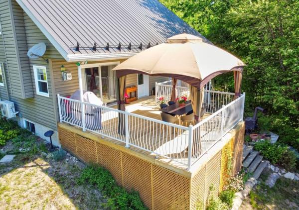 A la foto es mostra l'objecte Chalet Familial GabAdèle situat a la ciutat de Saint-Didace.