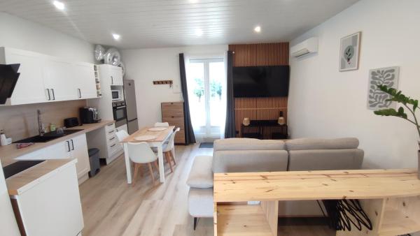 På billedet ses objektet Studio lumineux avec terrasse au cœur du Périgord beliggende i byen Monestier.