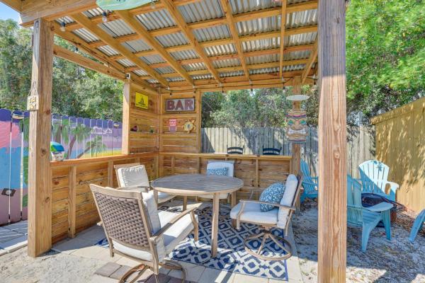 Breezy Pcb Vacation Rental With Lanai, Walk To Ocean - Panama City Beach, FL