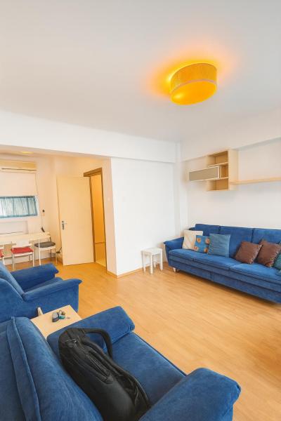 A la foto es mostra l'objecte Blue Central Nest situat a la ciutat de Bucarest.