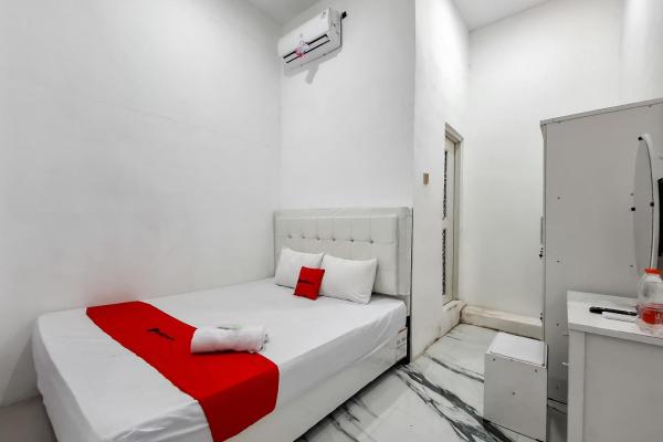 På bildet vises objektet RedDoorz at Barra Homestay near RSUD Batang som ligger i byen Batang.
