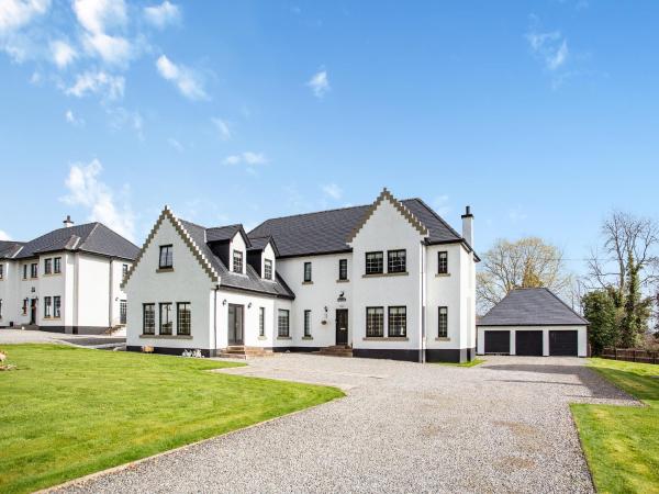 A la foto es mostra l'objecte Stag Manor situat a la ciutat de Kirkhill.