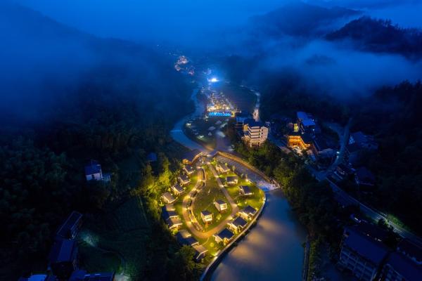 The photo shows the ZhangJiaJie Peak&Creek Resort-Free Infinity Pool-Near the Ticket Gate-Stream Exploration Experience located in the city of Tangjiata.