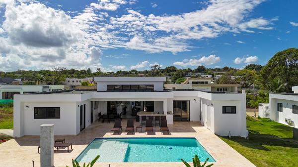 写真にはBombita市にあるLuxury Villa, Pool & Prime Locationが写っています。