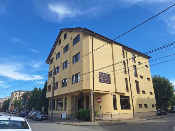 A la foto es mostra l'objecte Hotel Davos situat a la ciutat de Deva.