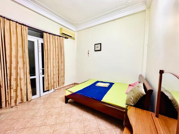 På bildet vises objektet Viet Home Stay- Chi nhánh Long Biên- Ngay sau KFC Nguyễn Văn Cừ som ligger i byen Trương Lâm.