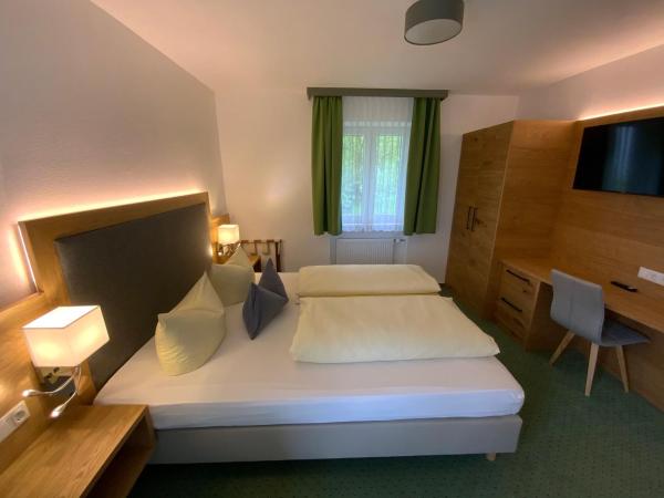 På bilden syns objektet Gästehaus Kochelsee som ligger i staden Großweil.